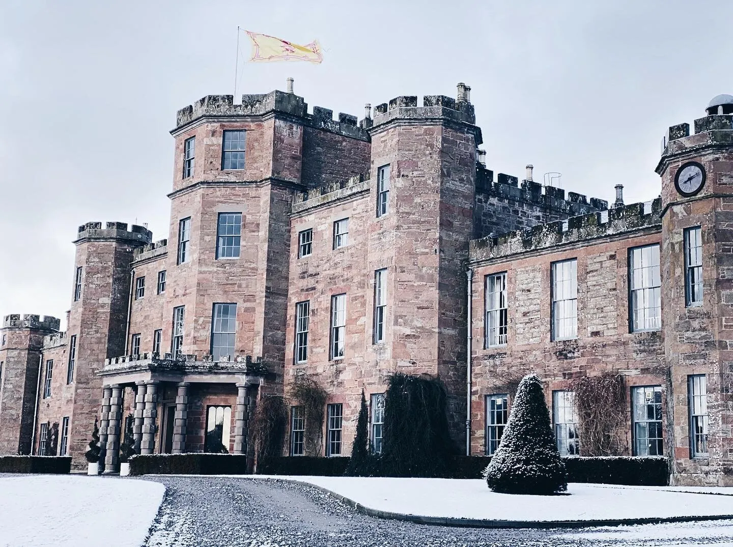 //FASQUE FESTIVITIES//

Looking for the perfect venue to host your corporate Christmas Party for 2023…….well you’ve found it!

Friday 1st December 6pm - 12am
Friday 15th December 6pm - 12am

Red Carpet Arrival with Fizz & Cana